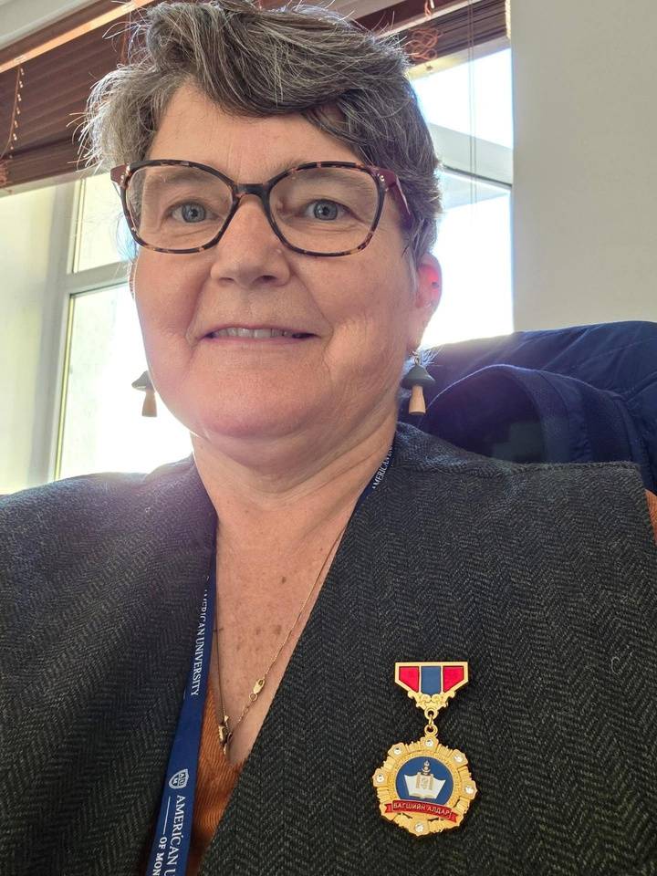 A teacher wearing her Honor Teacher medal