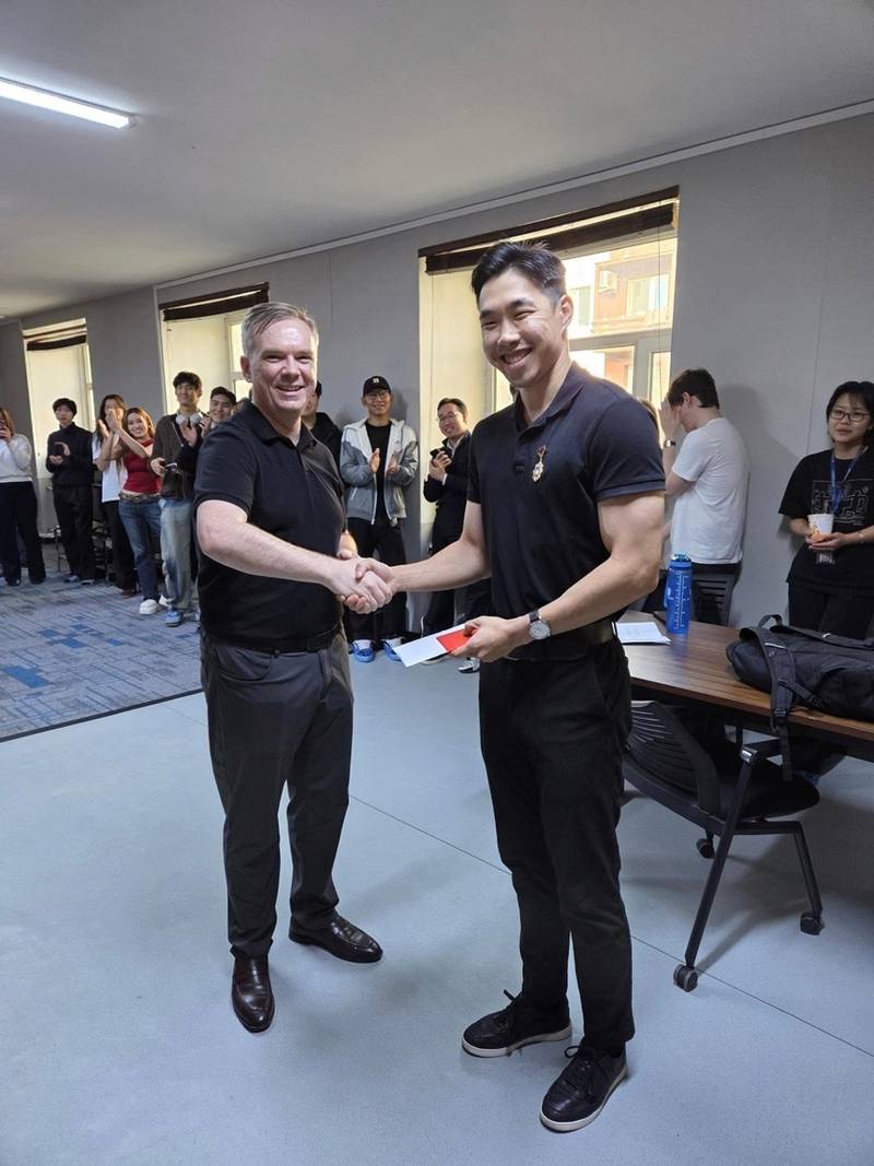 A teacher receiving the Honor Teacher award with a handshake